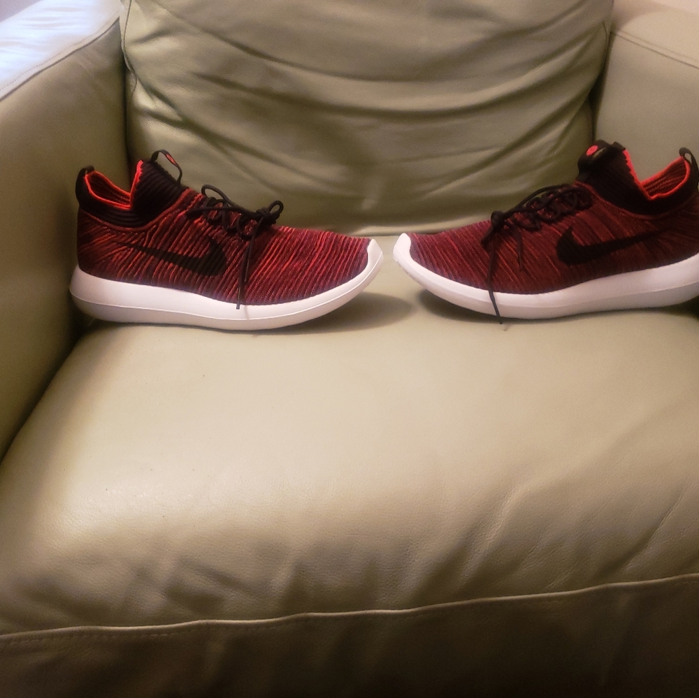 Nike - Picture 2 of 6